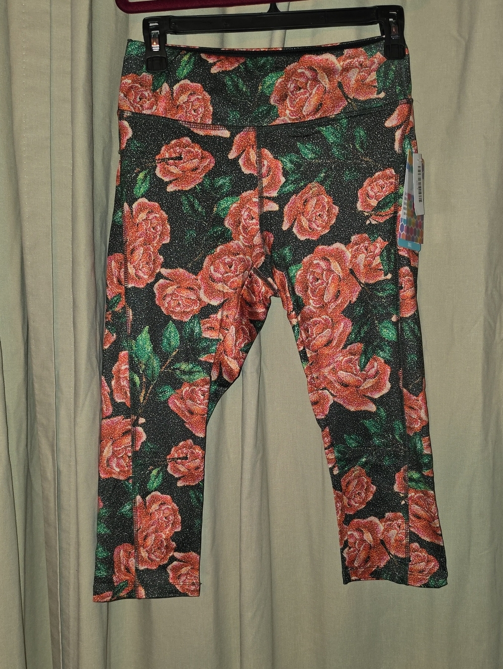 LuLaRoe Black Capri Athletic Capri Jade Leggings with Coral Rose Print